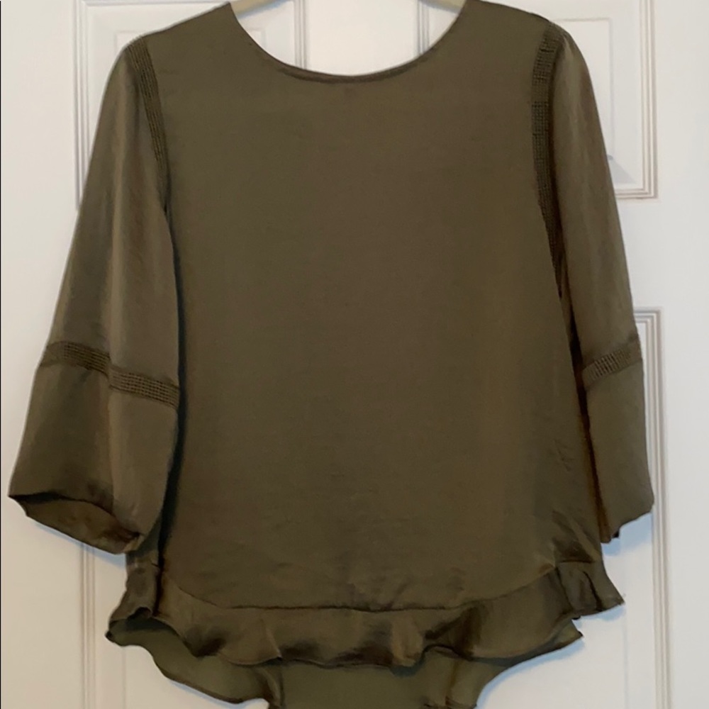 Sz medium Apt 9 green blouse